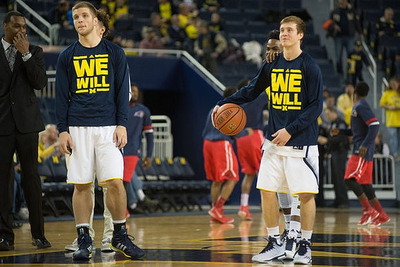 LaVall Jordan, Max Bielfeldt (44), and Spike Albrecht (2)