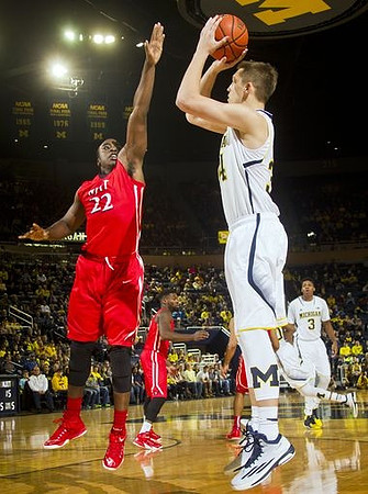 Mark Donnal (34) and Kameron Chatman (3)