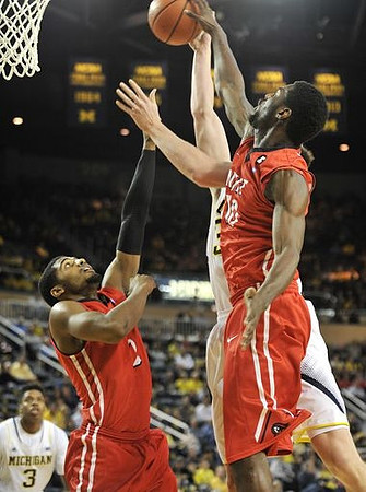 Kameron Chatman (3) and Mark Donnal (34)