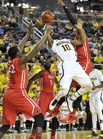 Ricky Doyle (32) and Kameron Chatman (3)