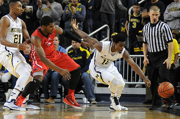 Zak Irvin (21) and Derrick Walton Jr. (10)