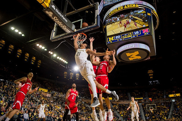 Xavier Simpson (3), Zak Irvin (21), and Moritz Wagner (13)