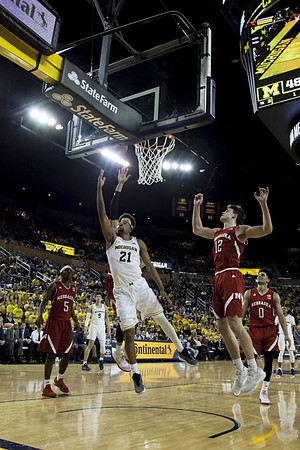 Zak Irvin (21) and D.J. Wilson (5)