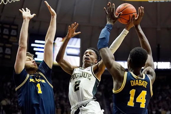 Hunter Dickinson (1) and Moussa Diabate (14)