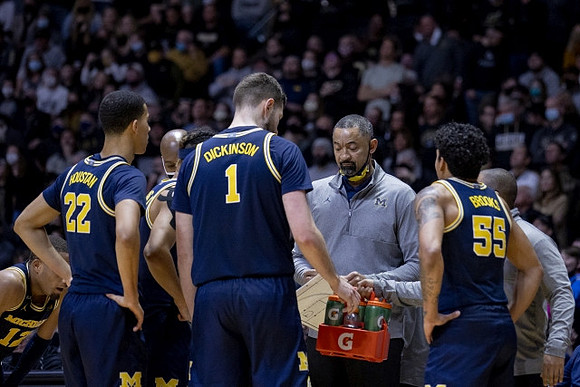 Caleb Houstan (22), Saddi Washington, Hunter Dickinson (1), Juwan Howard, Eli Brooks (55), and Howard Eisley