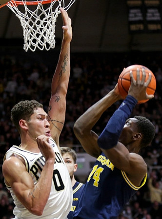 Moussa Diabate (14) and Hunter Dickinson (1)