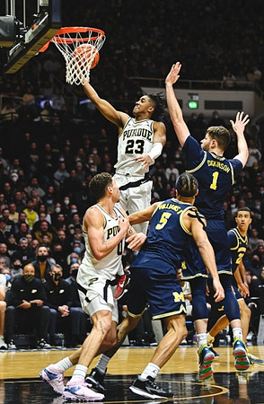 Terrance Williams II (5), Hunter Dickinson (1), and Caleb Houstan (22)