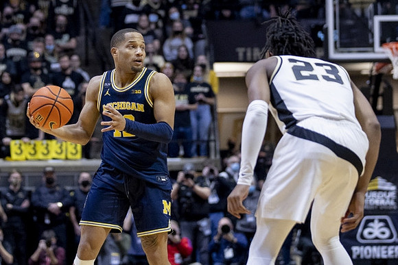 DeVante' Jones (12)
