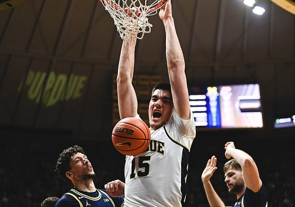 Brandon Johns Jr. (23) and Hunter Dickinson (1)