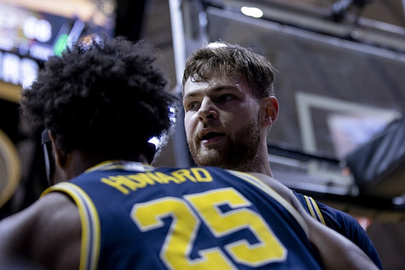 Jace Howard (25) and Hunter Dickinson (1)