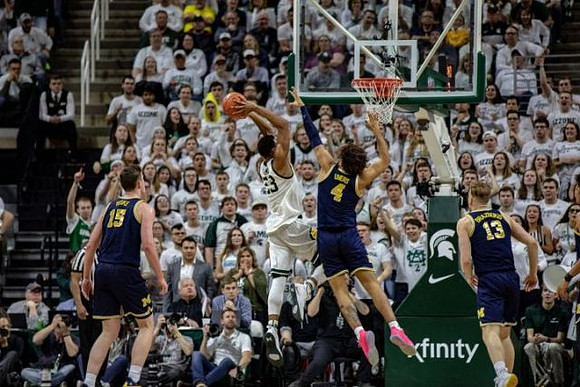 Jon Teske (15), Isaiah Livers (4), and Ignas Brazdeikis (13)
