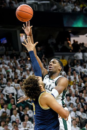Isaiah Livers (4)