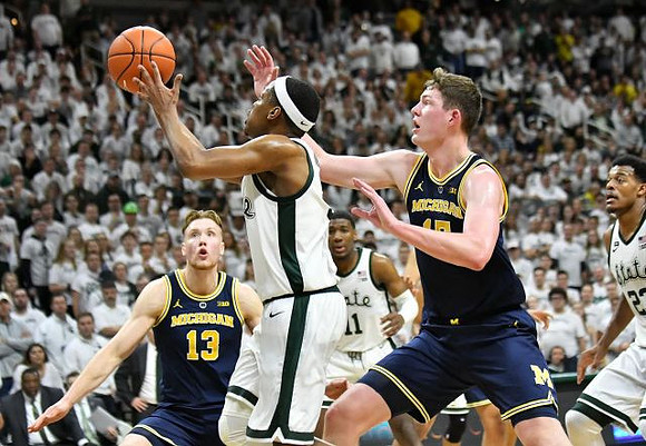 Ignas Brazdeikis (13) and Jon Teske (15)