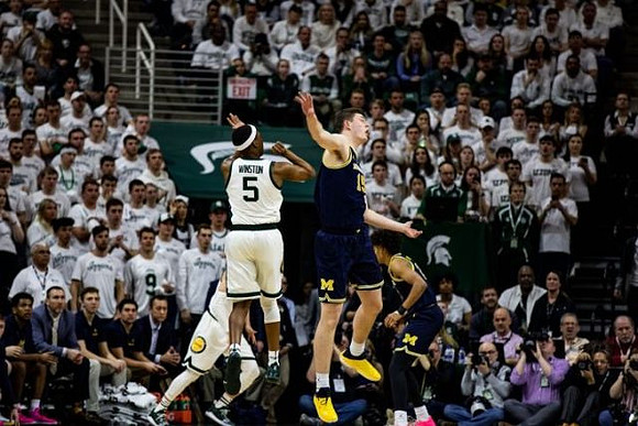 Jon Teske (15) and Jordan Poole (2)