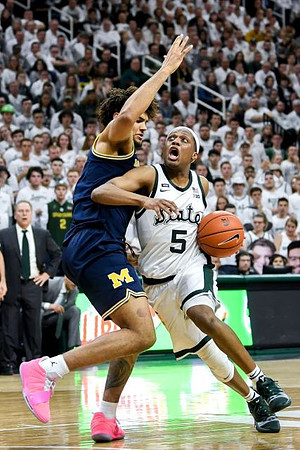 Isaiah Livers (4)