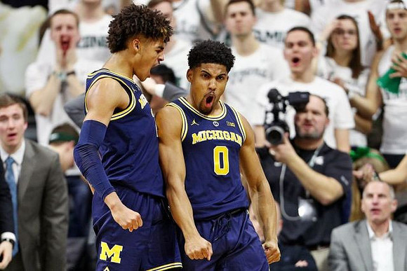 Jordan Poole (2) and David DeJulius (0)