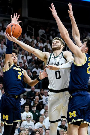 Jordan Poole (2) and Brandon Johns Jr. (23)