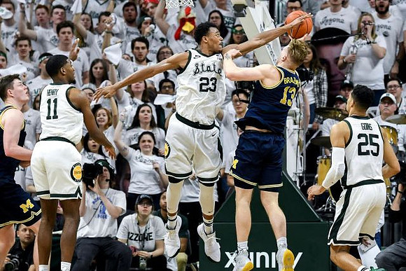 Ignas Brazdeikis (13) and Jon Teske (15)