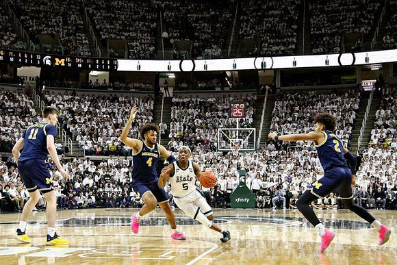 Colin Castleton (11), Isaiah Livers (4), and Jordan Poole (2)