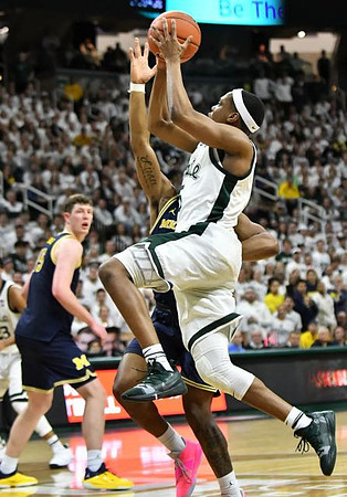 Zavier Simpson (3) and Jon Teske (15)
