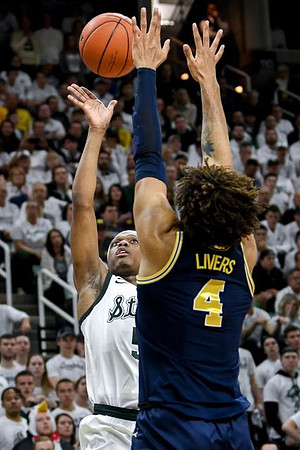Isaiah Livers (4)