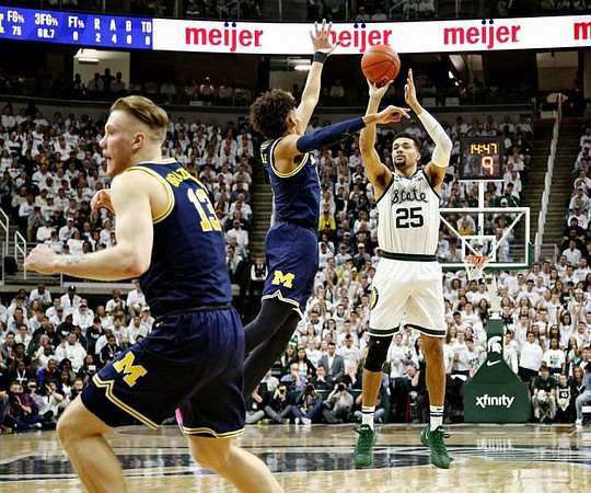 Ignas Brazdeikis (13) and Jordan Poole (2)