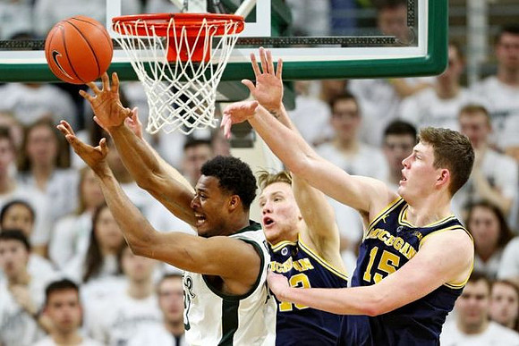 Ignas Brazdeikis (13) and Jon Teske (15)