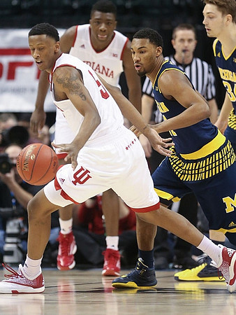 Zak Irvin (21) and Mark Donnal (34)
