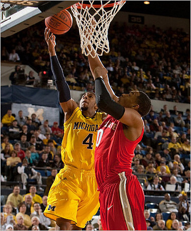 Darius Morris (4)