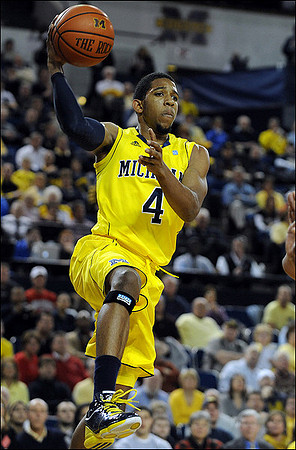 Darius Morris (4)