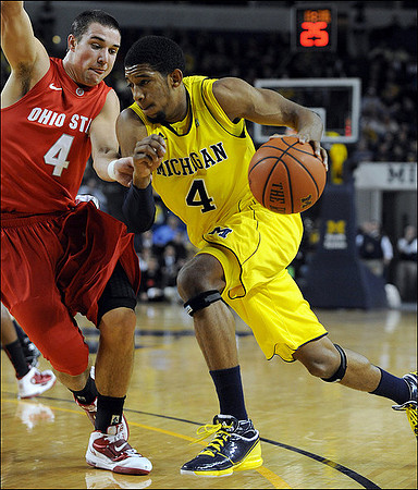 Darius Morris (4)