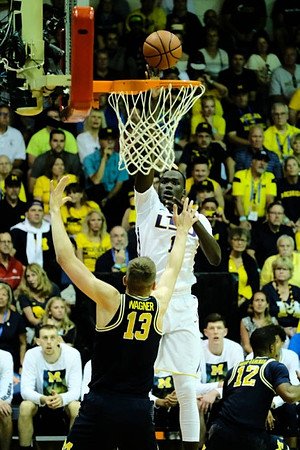 Moritz Wagner (13) and Muhammad-Ali Abdur-Rahkman (12)