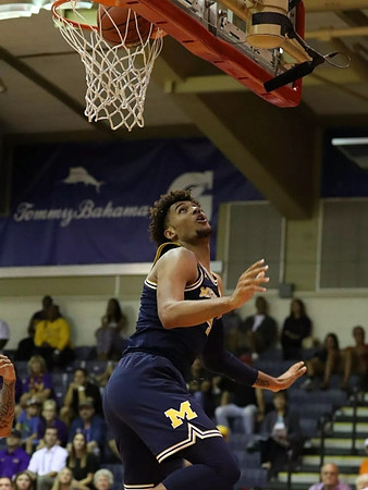 Isaiah Livers (4)