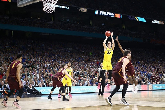 Jaaron Simmons (5) and Duncan Robinson (22)