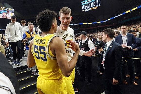 Eli Brooks (55) and Jon Teske (15)