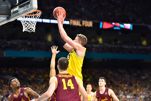 Moritz Wagner (13) and Duncan Robinson (22)