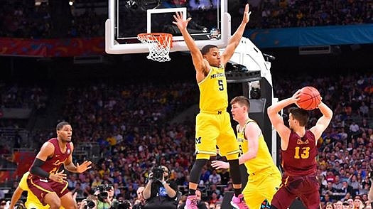 Jaaron Simmons (5) and Jon Teske (15)