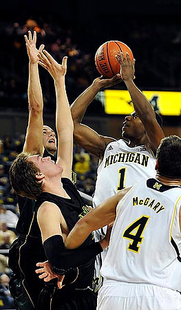 Glenn Robinson III (1) and Mitch McGary (4)