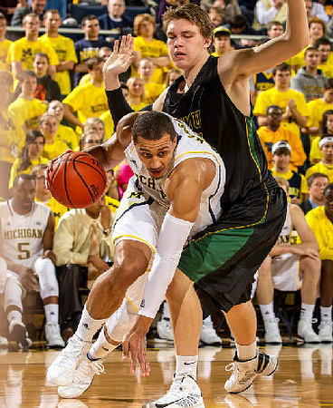 Jordan Morgan (52) and Eso Akunne (5)