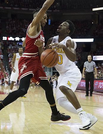 Zak Irvin (21) and Derrick Walton Jr. (10)