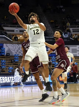 Mike Smith (12) and Brandon Johns Jr. (23)