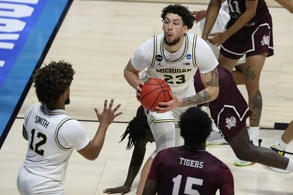 Mike Smith (12) and Brandon Johns Jr. (23)