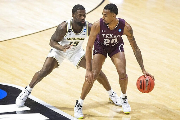Chaundee Brown Jr. (15)