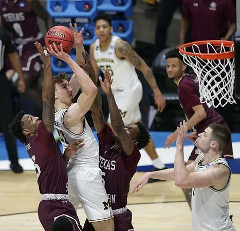 Franz Wagner (21), Eli Brooks (55), and Hunter Dickinson (1)