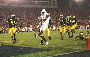 Ryan Mundy (21), Prescott Burgess (6), Ernest Shazor (25), and Leon Hall (29)