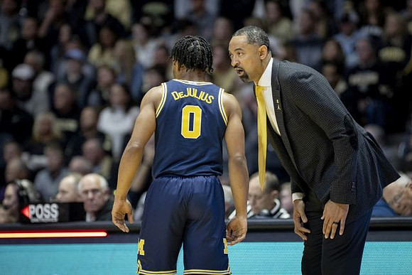 David DeJulius (0) and Juwan Howard