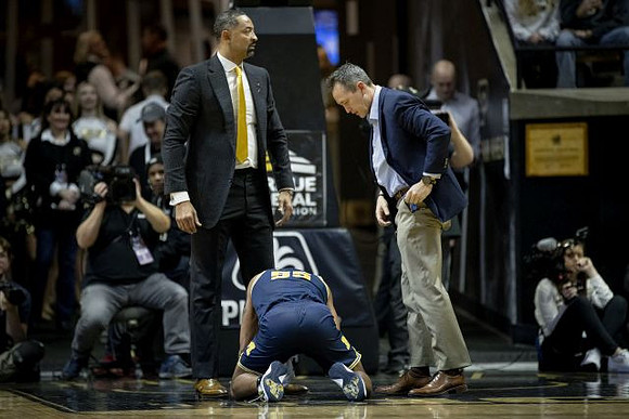 Juwan Howard and Eli Brooks (55)