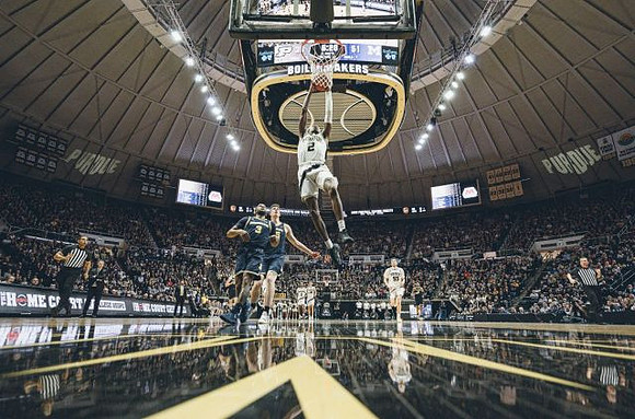 Zavier Simpson (3) and Jon Teske (15)