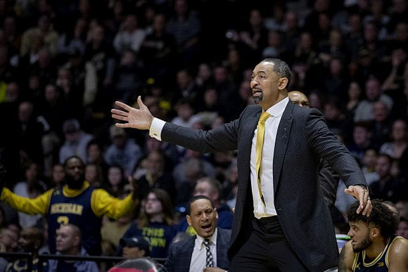 Howard Eisley, Juwan Howard, and Isaiah Livers (2)
