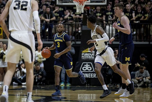 Zavier Simpson (3) and Jon Teske (15)